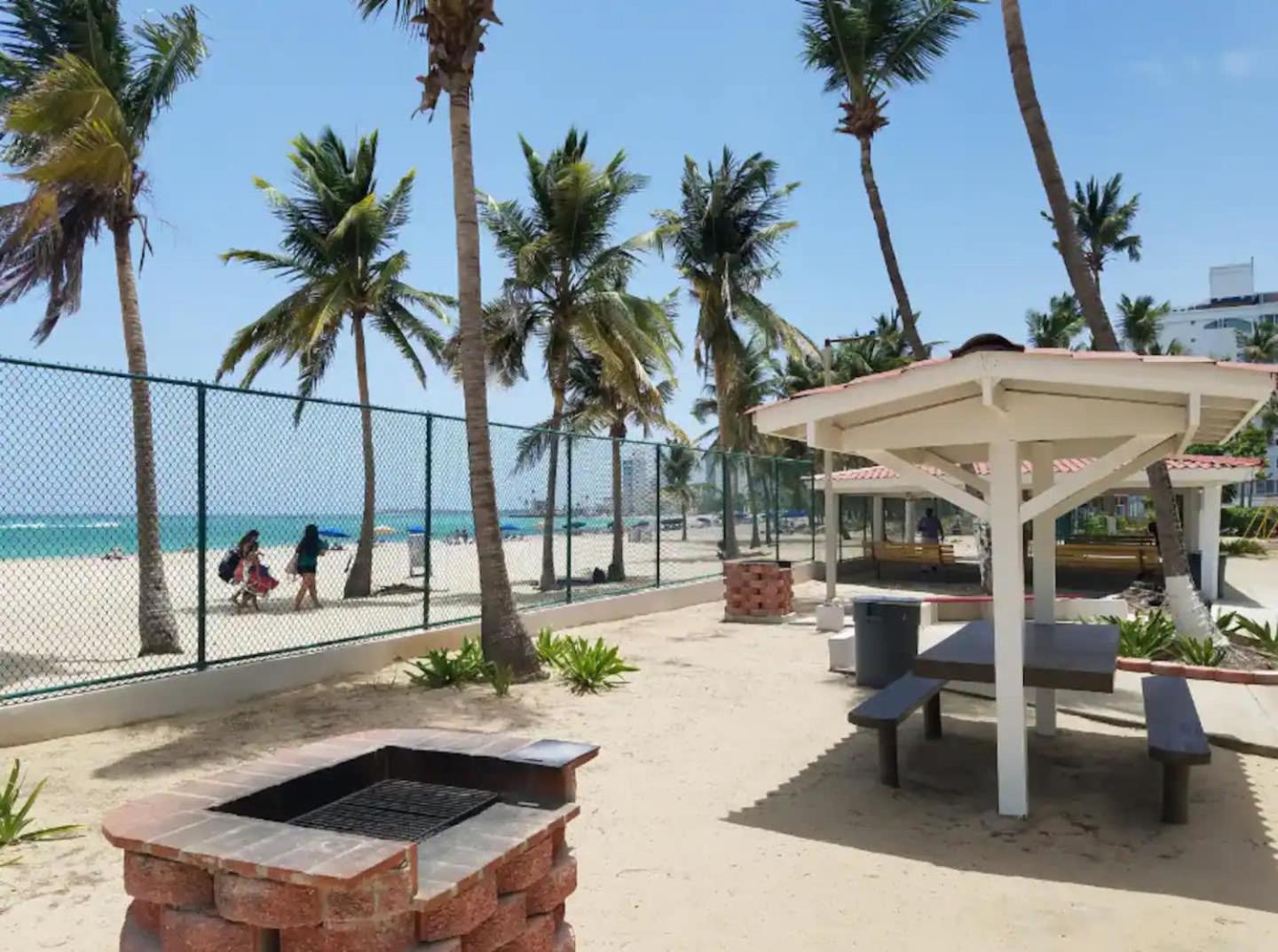 Family Beach Getaway- Isla Verde Paradise San Juan