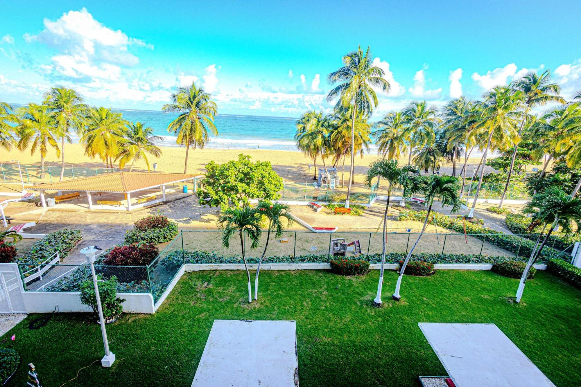 Family Beach Getaway- Isla Verde Paradise *